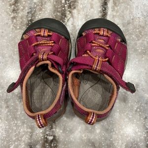 Pink Keen sandals for Toddler - size 4T